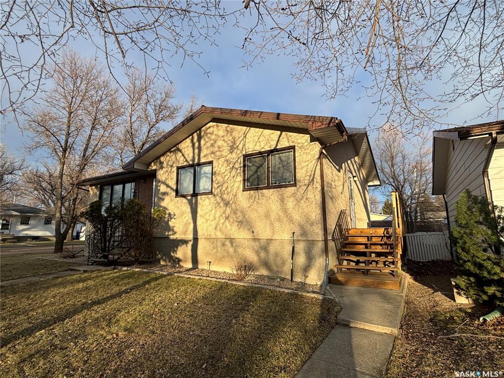 Fifth View of 202 Herbert Street, Maple Creek, Saskatchewan, S0N 1N0