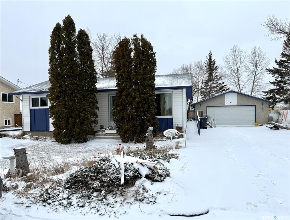 365 3rd Ave Crescent, SK032405, Saskatchewan,