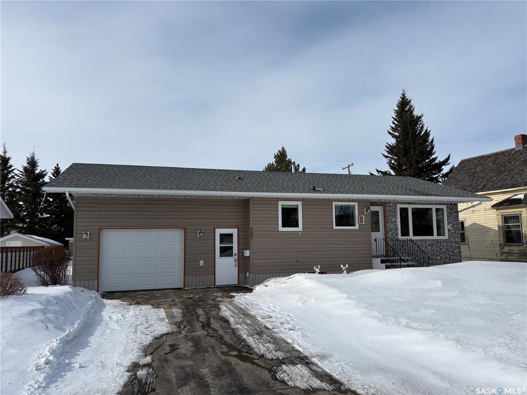 307 Carl Avenue E, SK032473, Saskatchewan,