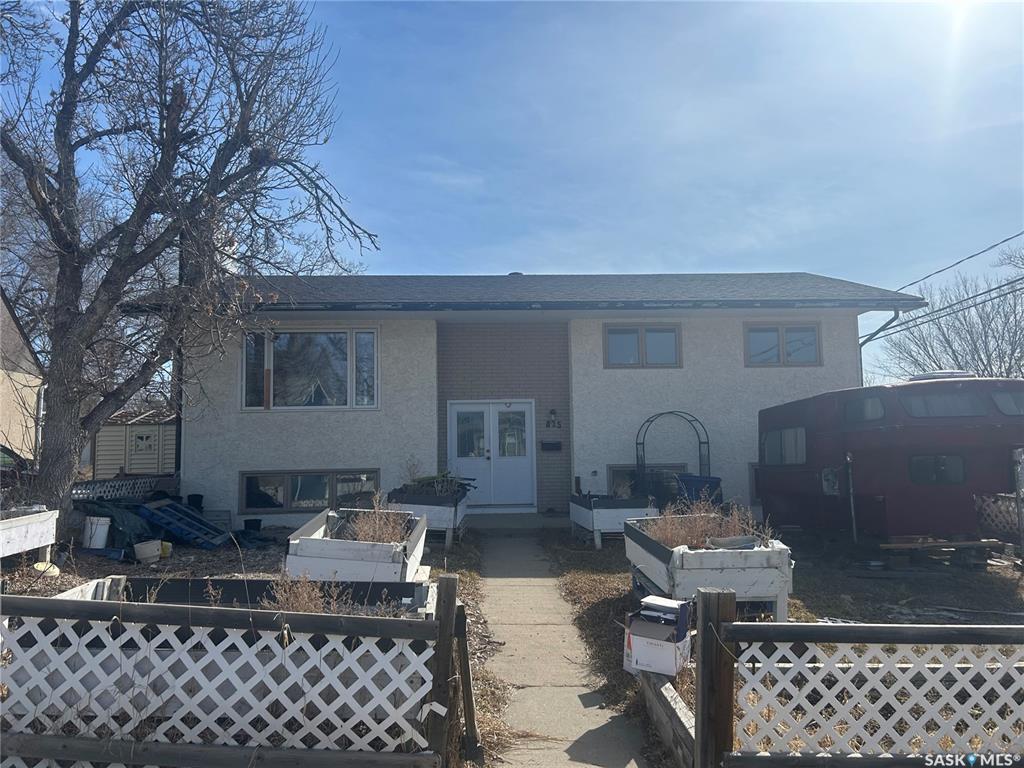 MLS® listing #SK032682 for sale located at 825 7th Avenue Nw