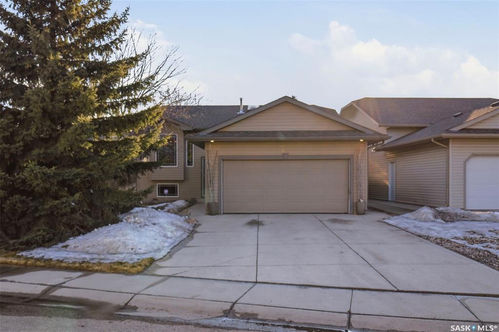 402 Overholt Crescent, SK033018, Saskatchewan,