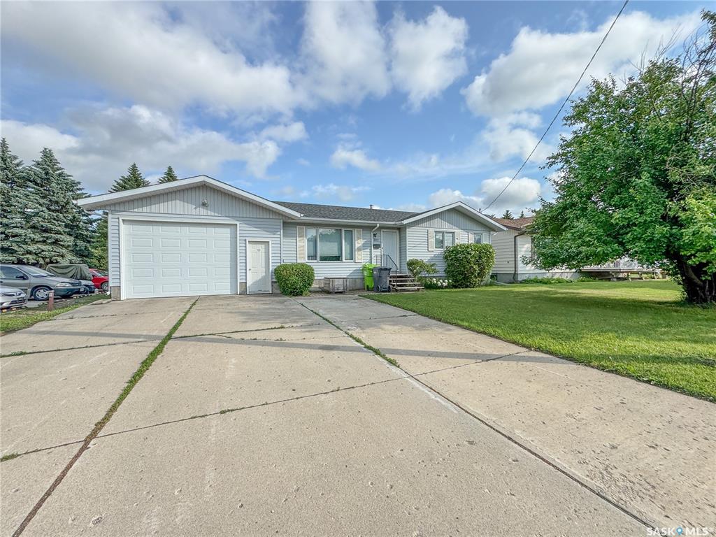 MLS® listing #SK033070 for sale located at 1012 Eden Street