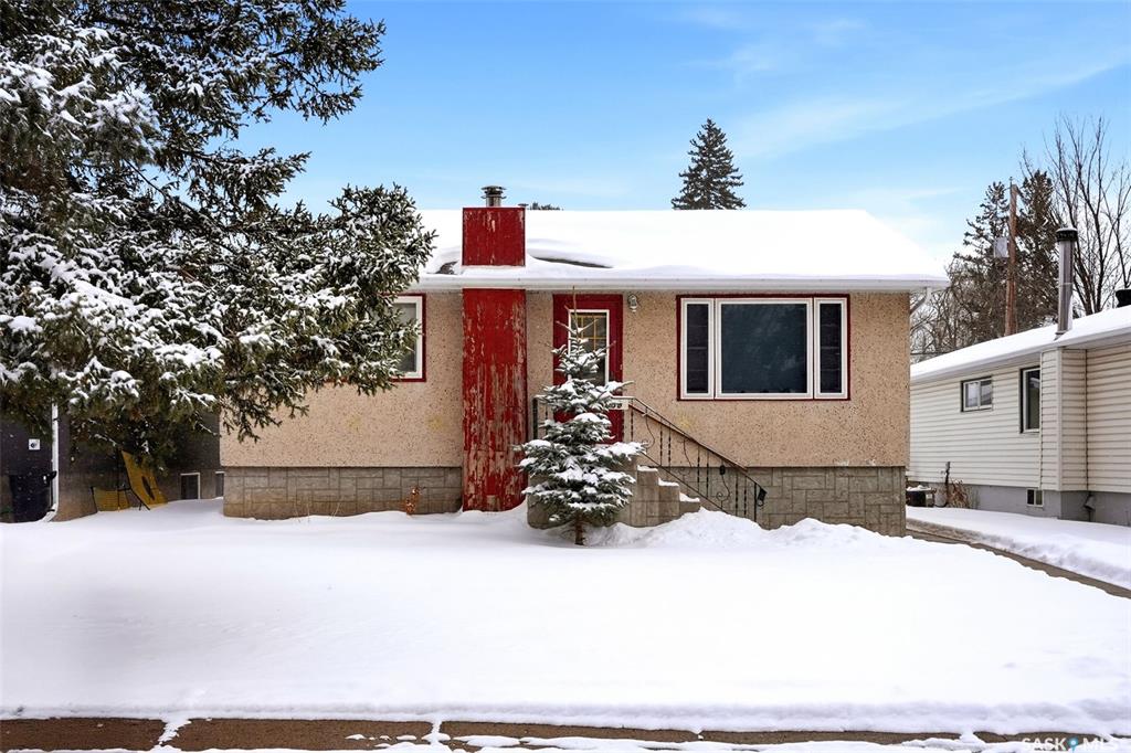 MLS® listing #SK033305 for sale located at 3069 Elphinstone Street