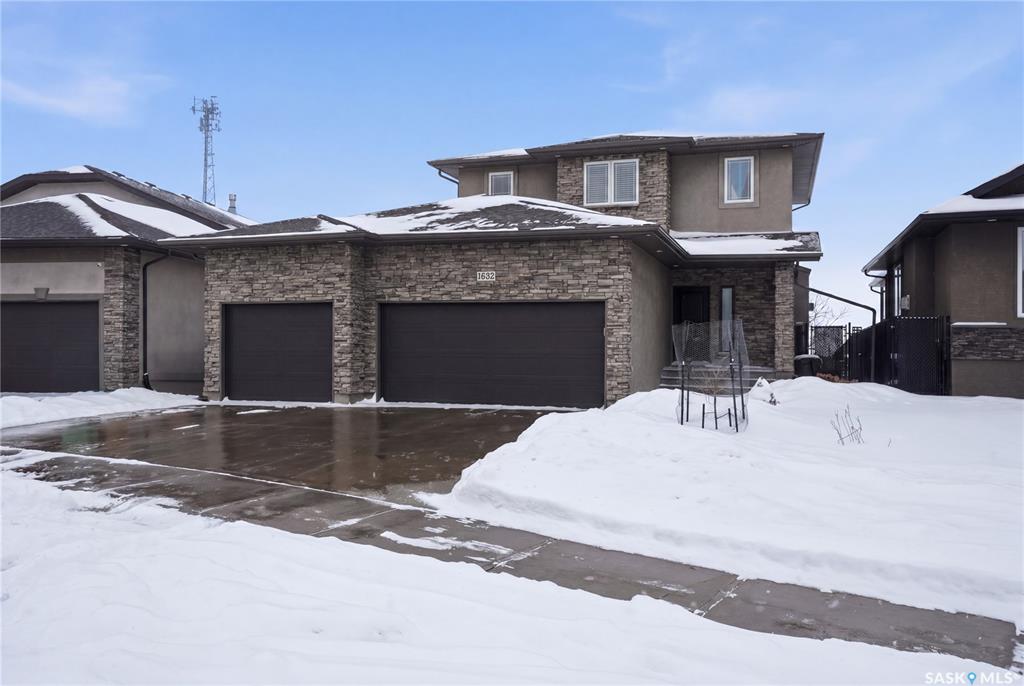 MLS® listing #SK033312 for sale located at 1532 Maple Hill Crescent N