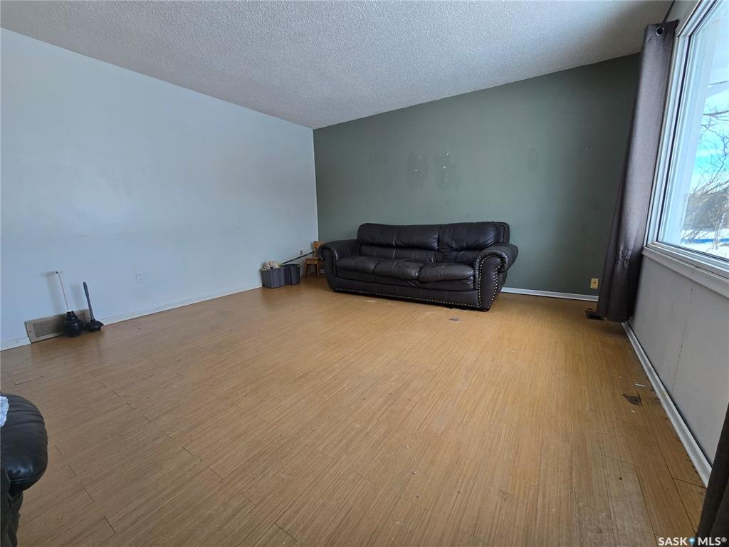 Fourth View of 33 4th Avenue E, Central Butte, Saskatchewan, S0H 0A1