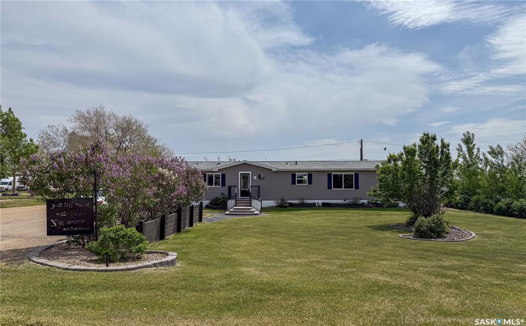 Second View of 306 2nd Avenue W, Climax, Saskatchewan, S0N 0A7