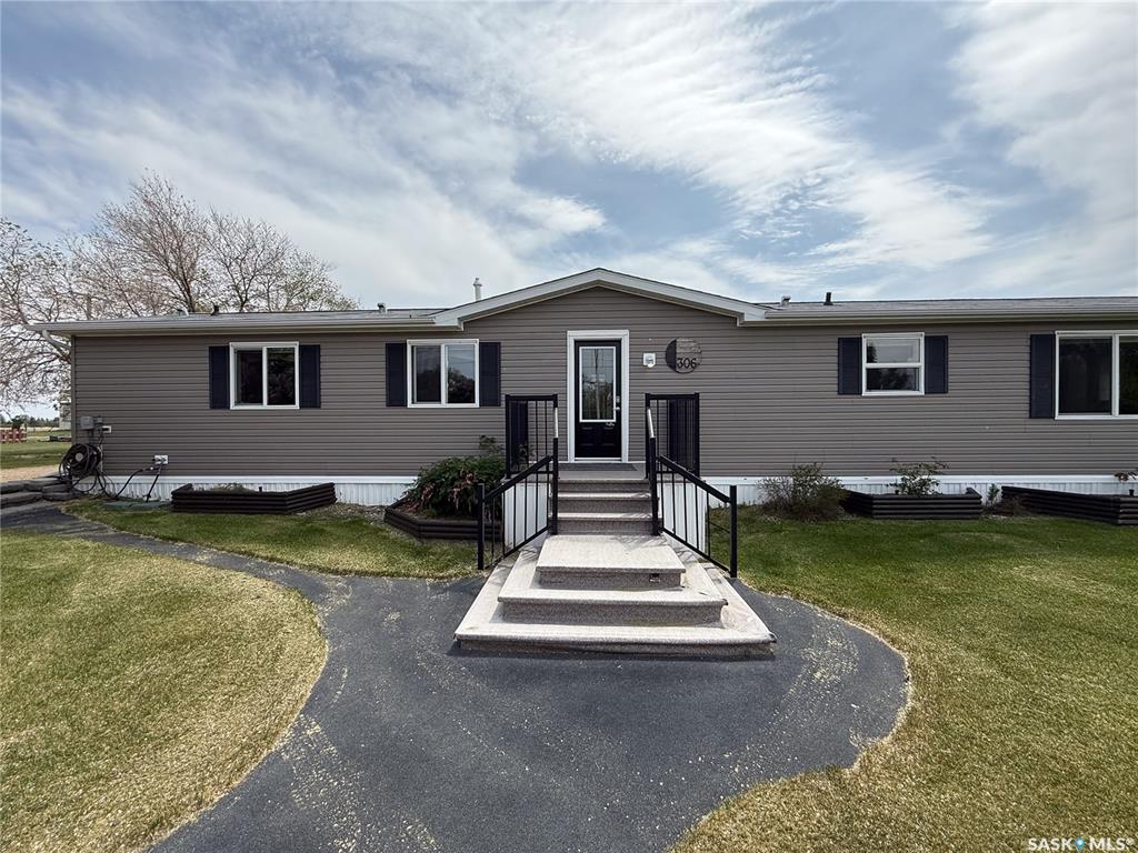 Third View of 306 2nd Avenue W, Climax, Saskatchewan, S0N 0A7