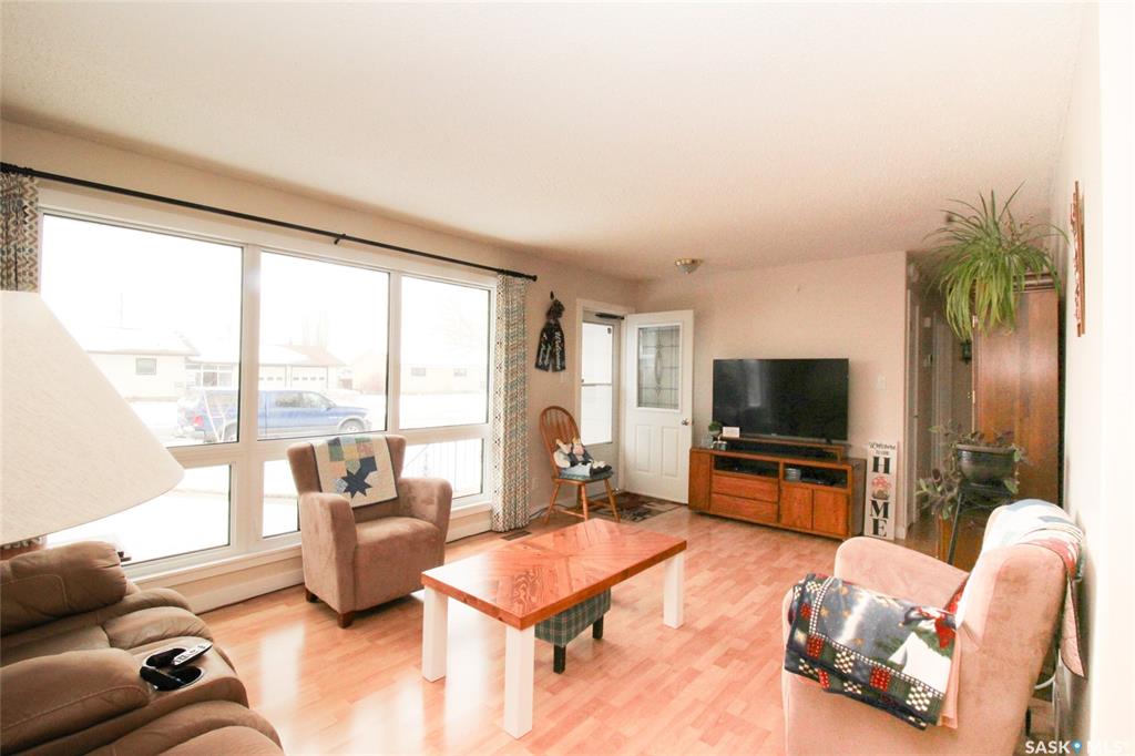 Fourth View of 612 9th Street W, Shaunavon, Saskatchewan, S0N 2M0