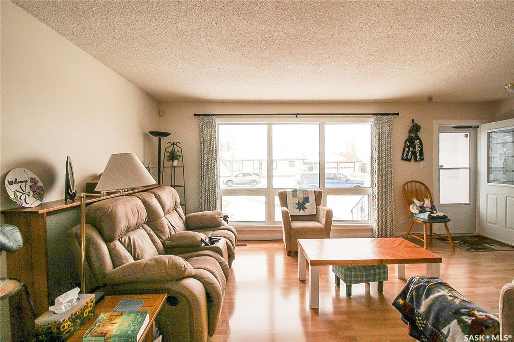 Fifth View of 612 9th Street W, Shaunavon, Saskatchewan, S0N 2M0