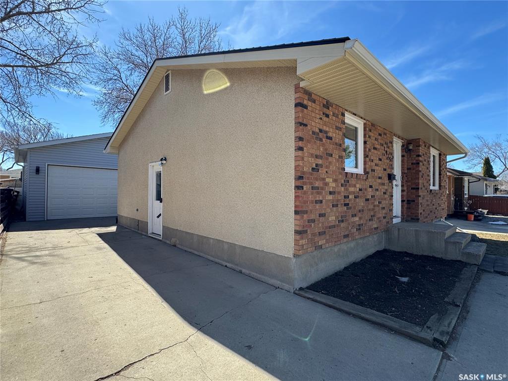 Third View of 1915 7th Avenue E, Glencairn, Regina, Saskatchewan, S4N 4M7