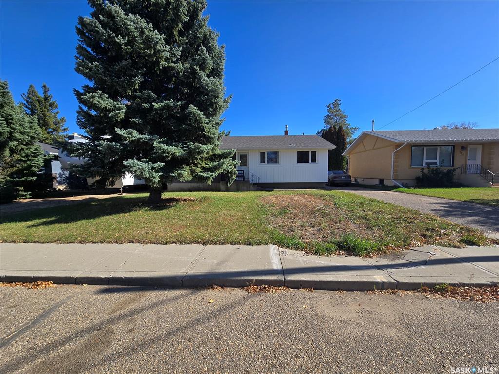 Second View of 719 3rd Street E, Assiniboia, Saskatchewan, S0H 0B0