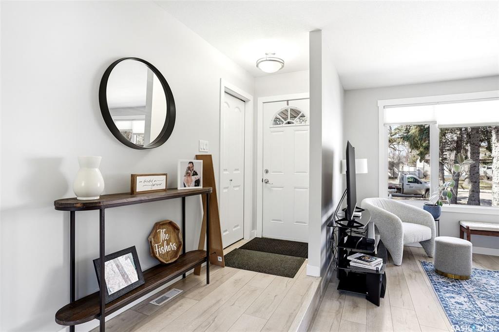 Third View of 1115 12 Th Avenue E, Glen Elm Park, Regina, Saskatchewan, S4N 4W2