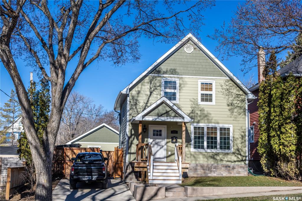 MLS® listing #SK033995 for sale located at 832 Algoma Avenue