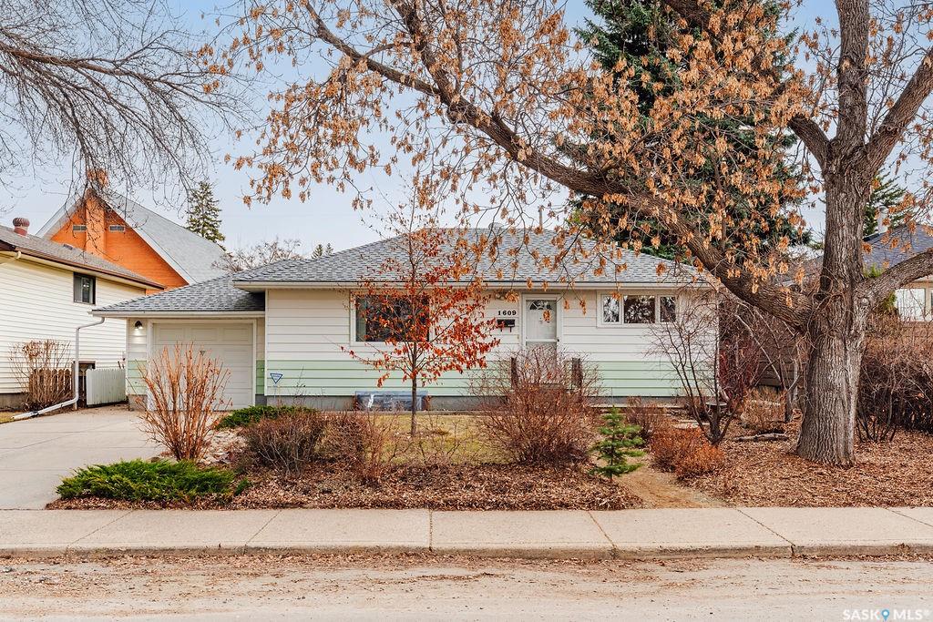 Second View of 1609 Park Avenue, Holliston, Saskatoon, Saskatchewan, S7H 2P2