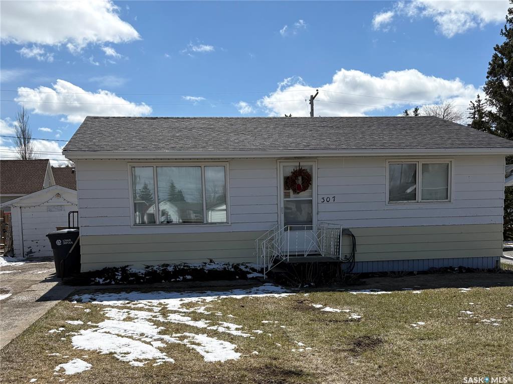 MLS® listing #SK034219 for sale located at 307 Gastle Street