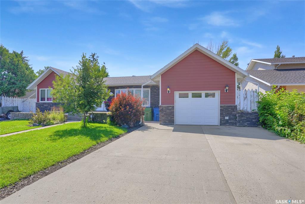 Third View of 1614 11 Th Avenue Nw, VLA/Sunningdale, Moose Jaw, Saskatchewan, S6H 6W9