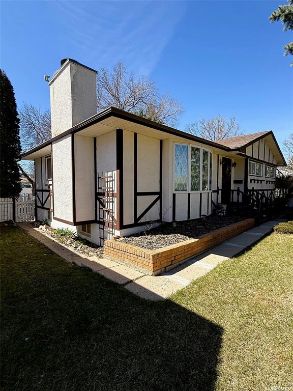 Second View of 860 9th Avenue Ne, North East, Swift Current, Saskatchewan, S9H 2S7