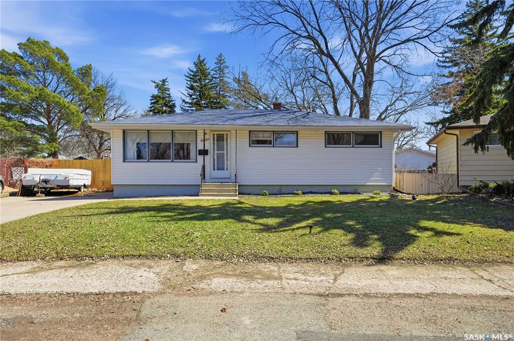 709 Inver Crescent E, SK034560, Saskatchewan,