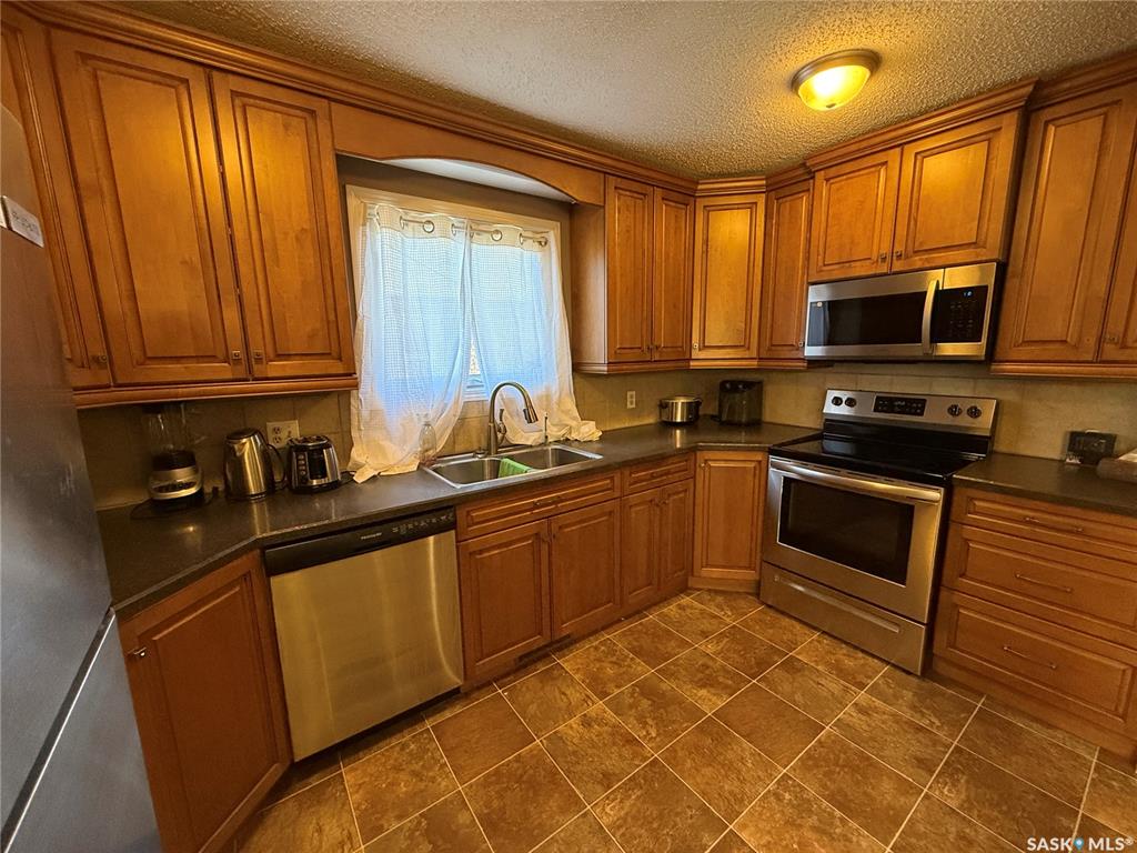 Fourth View of 805 Souris Avenue, Weyburn, Saskatchewan, S4H 0E5