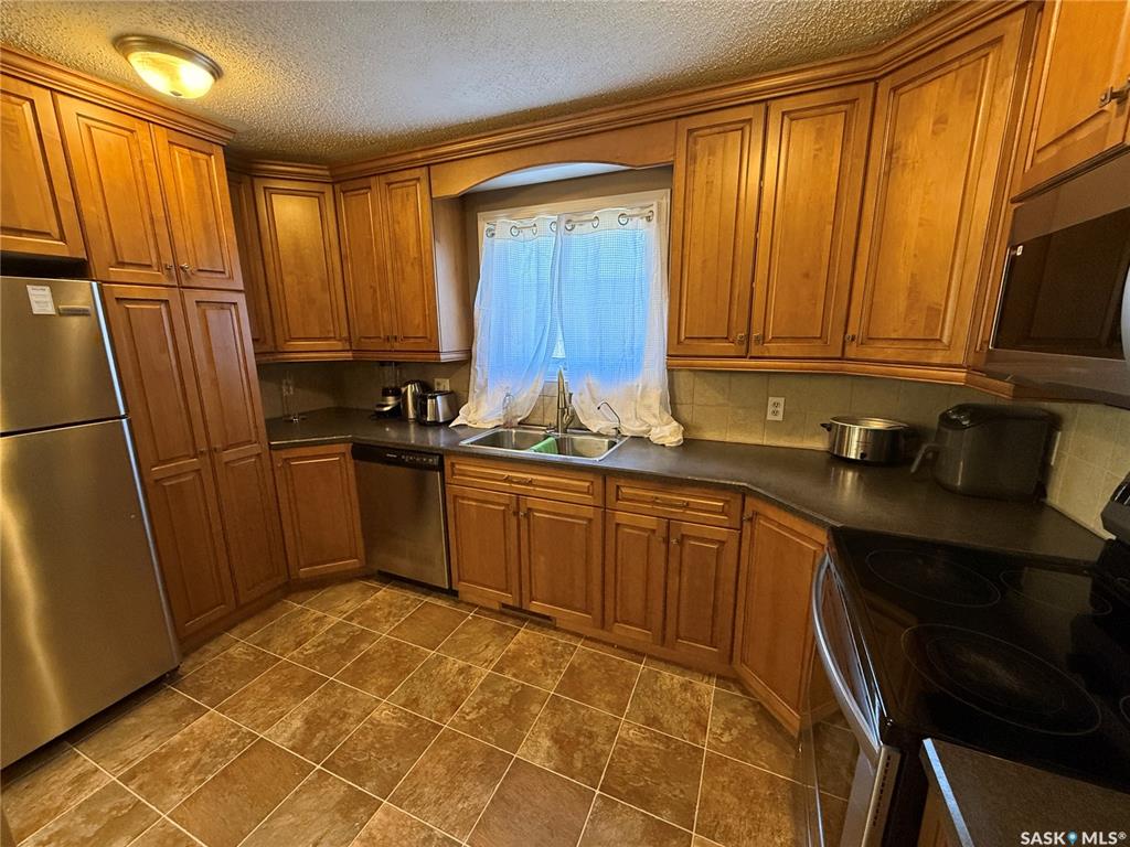 Fifth View of 805 Souris Avenue, Weyburn, Saskatchewan, S4H 0E5