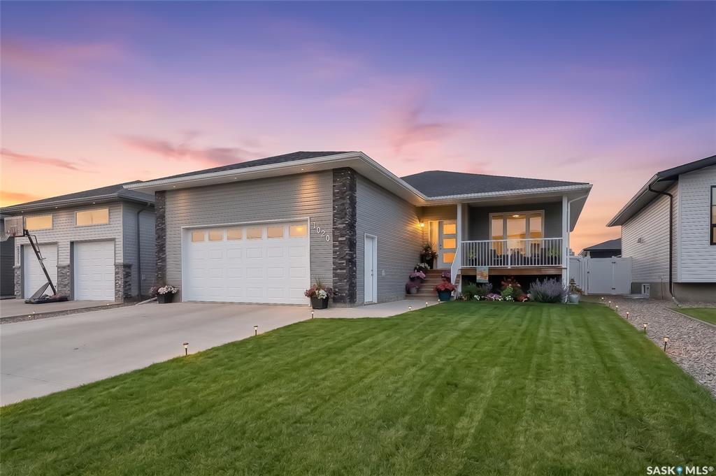 MLS® listing #SK034672 for sale located at 1020 Maplewood Drive