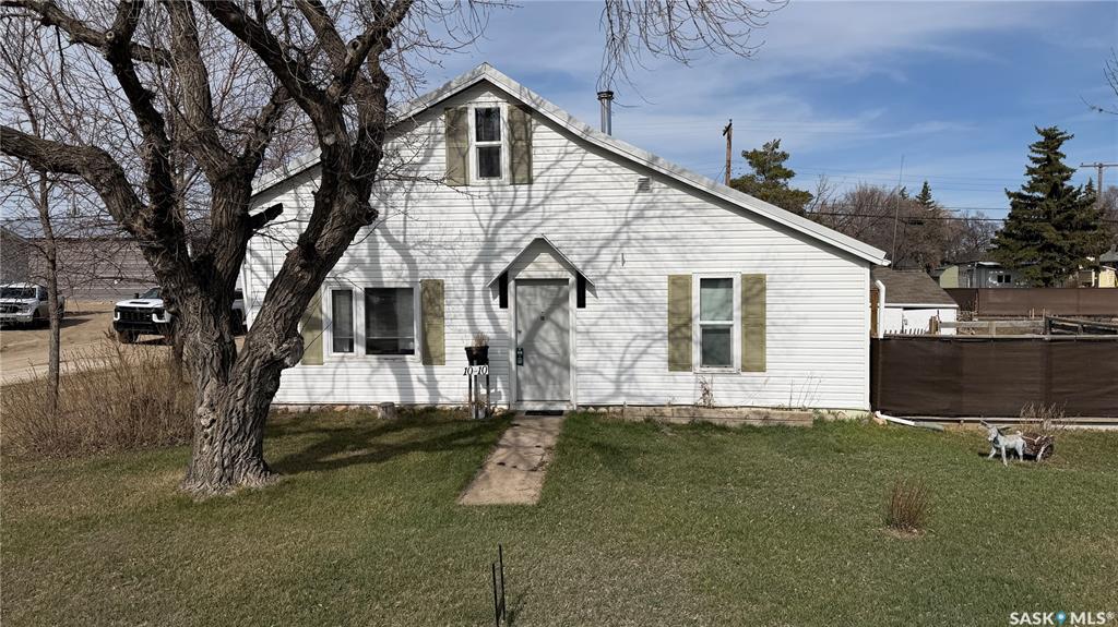 MLS® listing #SK034687 for sale located at 1010 Railway Avenue