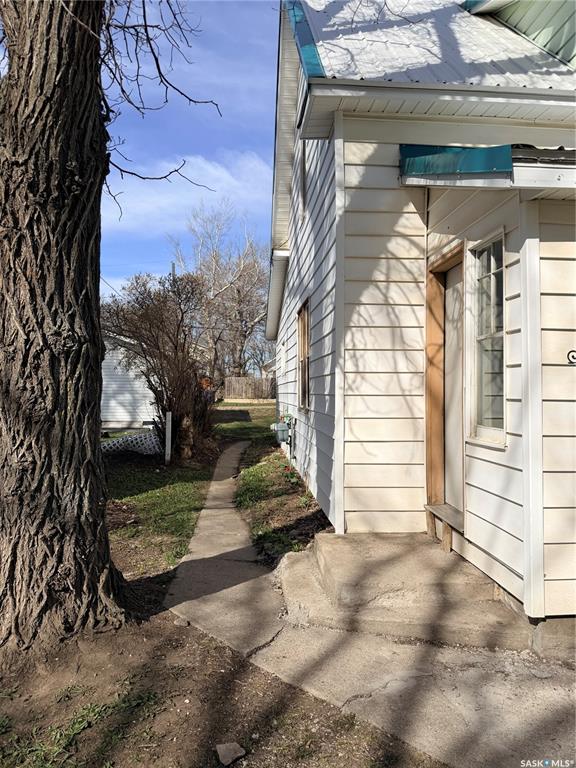 Second View of 573 Centre Street, Shaunavon, Saskatchewan, S0N 2M0
