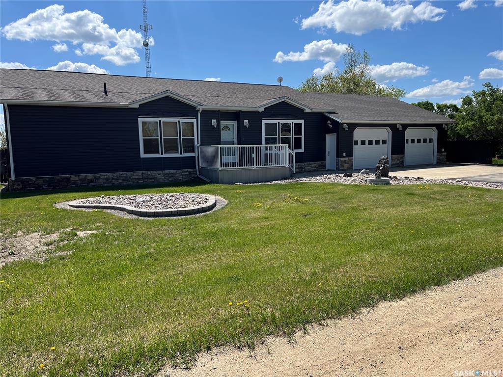 Second View of 24 Hall Street, Halbrite, Saskatchewan, S0C 1H0