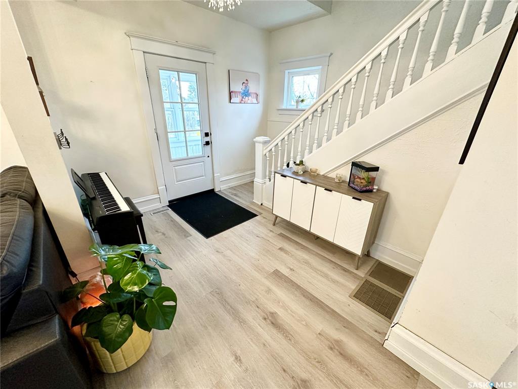 Fourth View of 416 3rd Street Se, Weyburn, Saskatchewan, S4H 2C8