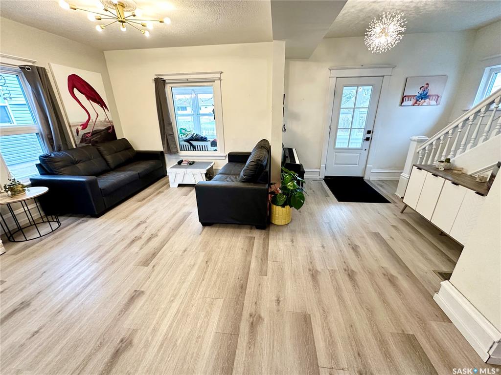Fifth View of 416 3rd Street Se, Weyburn, Saskatchewan, S4H 2C8