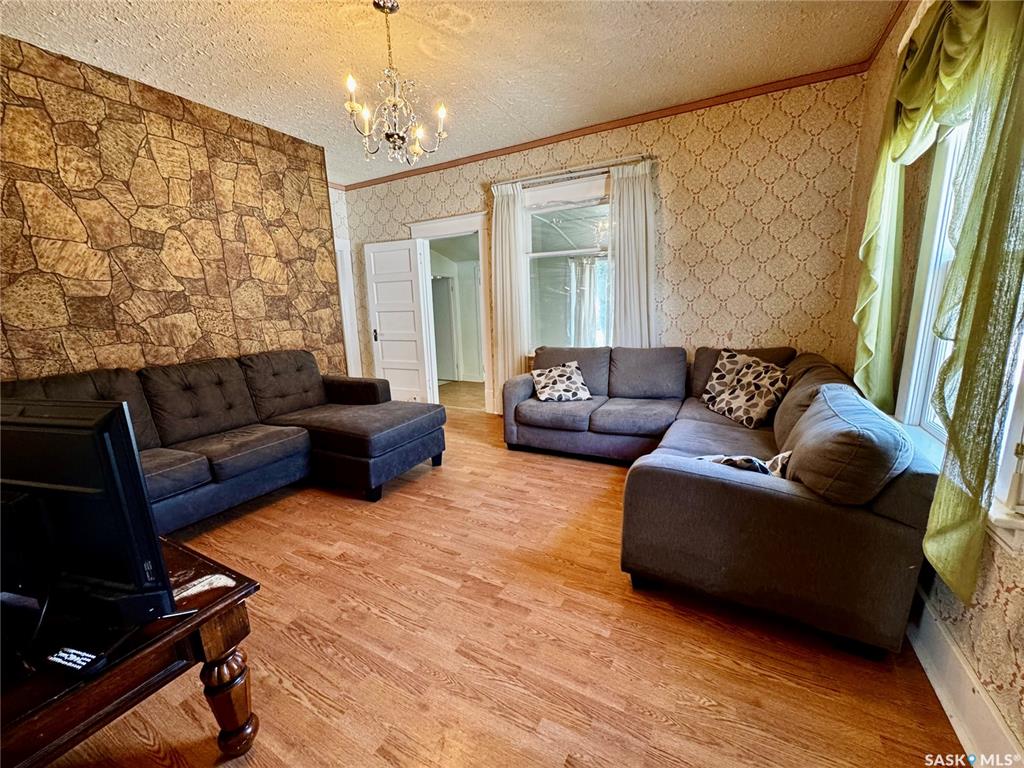 Fifth View of 305 3rd Avenue Ne, North East, Swift Current, Saskatchewan, S9H 2G8