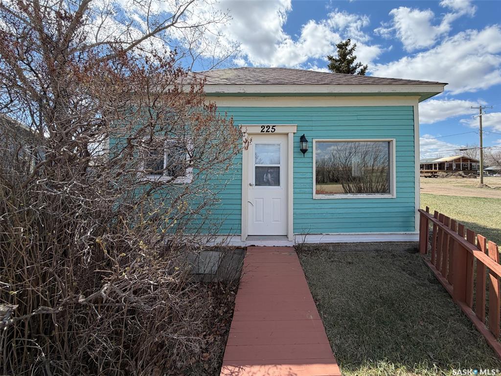 Fourth View of 225 1st Avenue W, Frontier, Saskatchewan, S0N 0W0