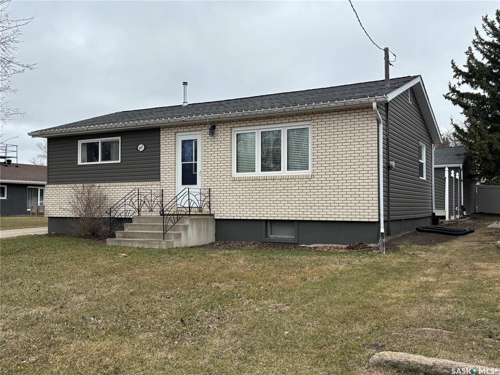 Second View of 201 7th Avenue N, North YO, Yorkton, Saskatchewan, S3N 0X3