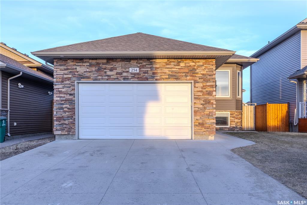 Second View of 254 Macinnes Street, Stonebridge, Saskatoon, Saskatchewan, S7T 0T2
