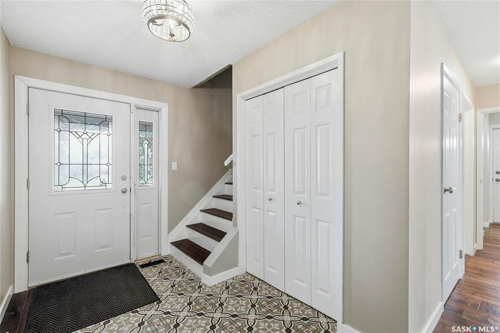 Fifth View of 404 Dalgliesh Drive, Walsh Acres, Regina, Saskatchewan, S4R 6J1