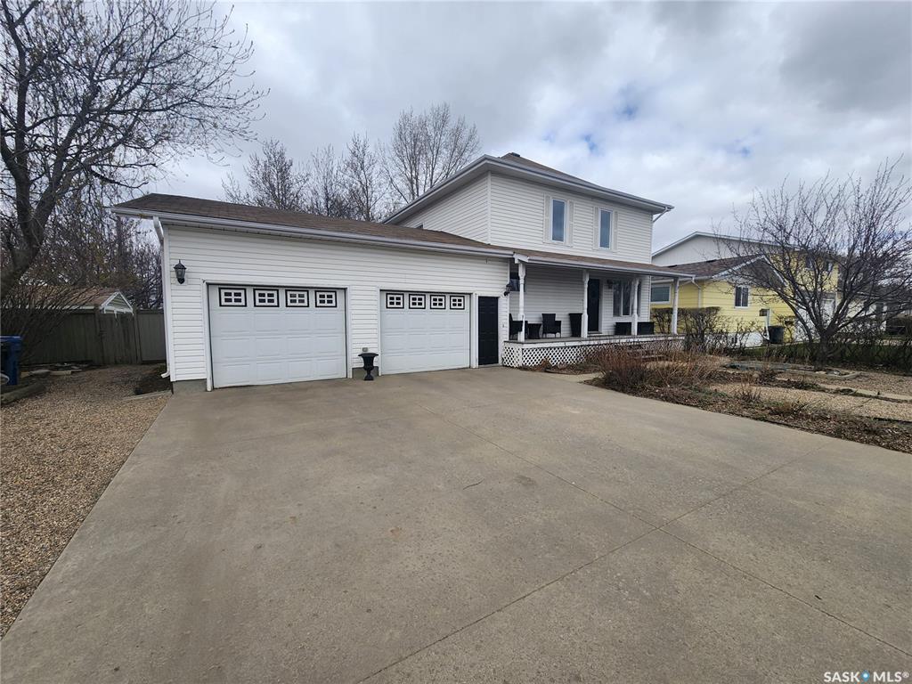 Second View of 947 Albert Street, Hillside, Estevan, Saskatchewan, S4A 1S2