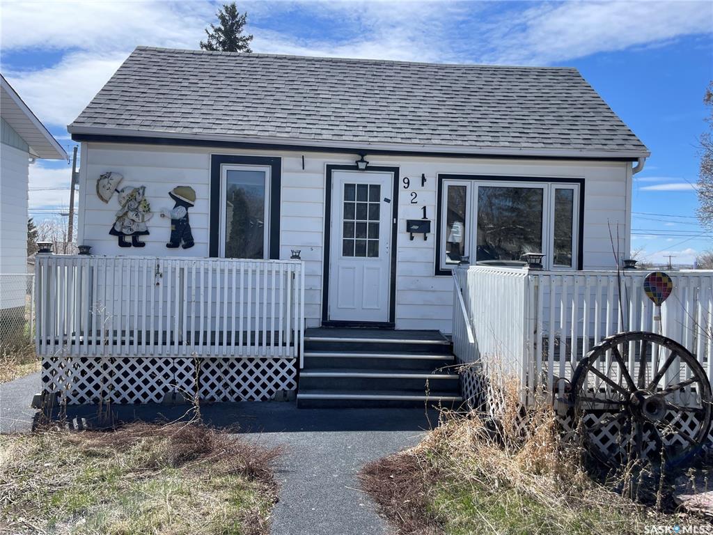 MLS® listing #SK034976 for sale located at 921 Ominica Street E