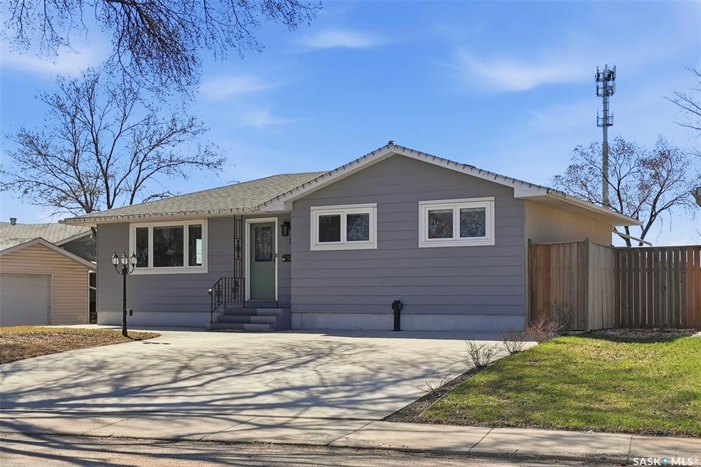 Third View of 1 Rupert Drive, Richmond Heights, Saskatoon, Saskatchewan, S7K 1B1