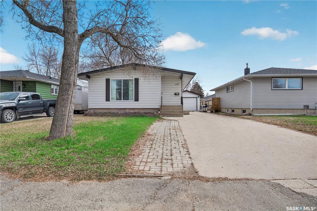 Second View of 1329 Rupert Street, Glen Elm Park, Regina, Saskatchewan, S4N 1V6