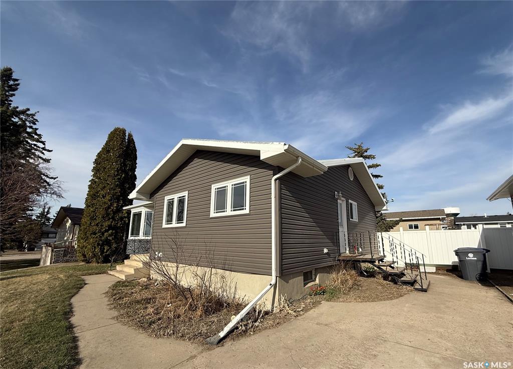 Second View of 910 8th Street W, Kindersley, Saskatchewan, S0L 1S0