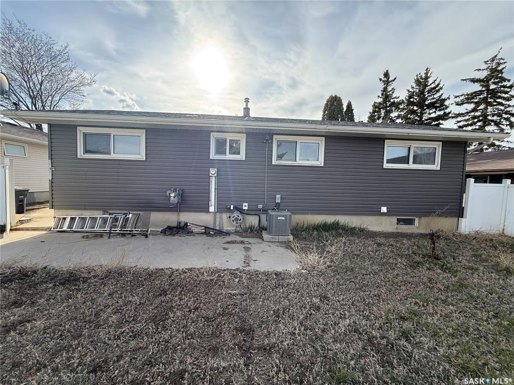 Third View of 910 8th Street W, Kindersley, Saskatchewan, S0L 1S0