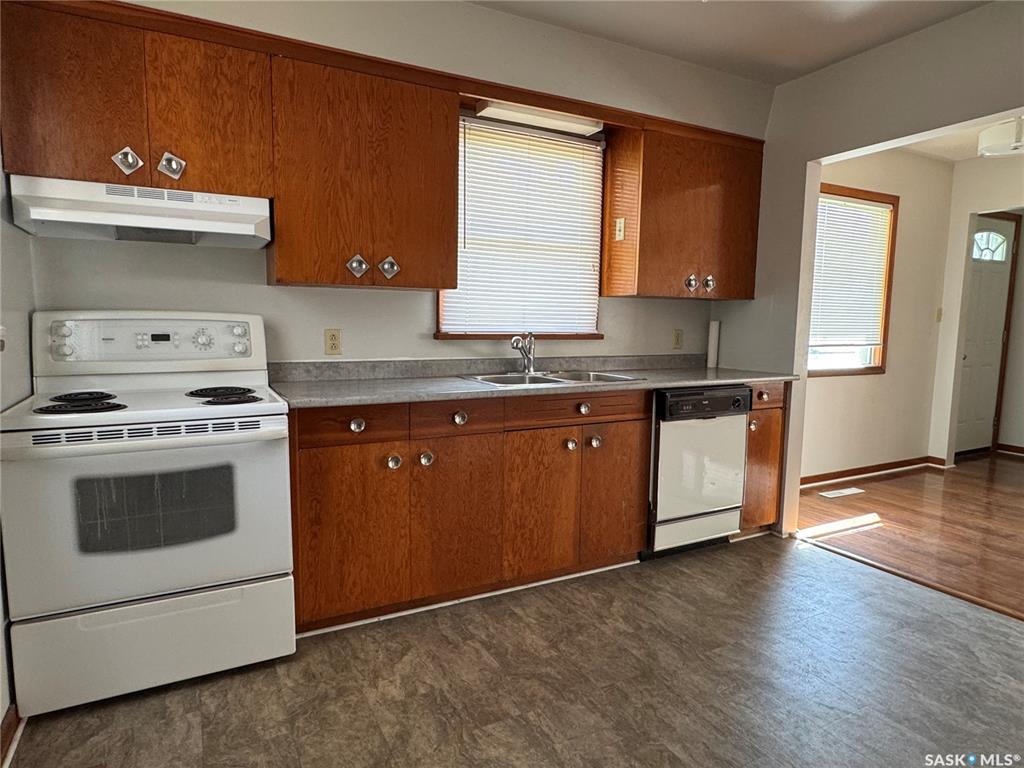 Fifth View of 505 3rd Avenue E, Assiniboia, Saskatchewan, S0H 0B0