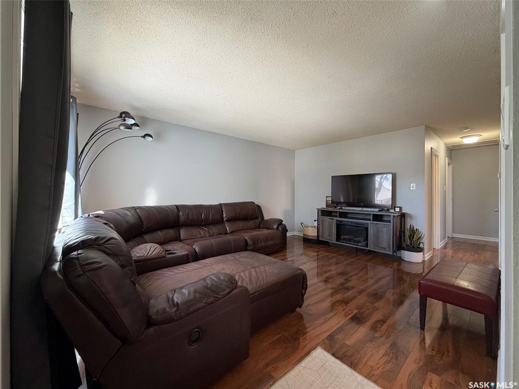 Third View of 420 1st Street W, Shaunavon, Saskatchewan, S0N 2M0