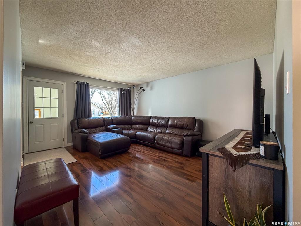 Fourth View of 420 1st Street W, Shaunavon, Saskatchewan, S0N 2M0