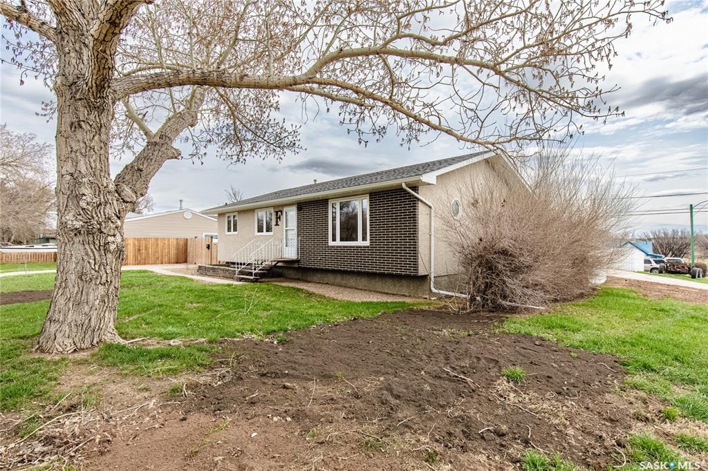 Third View of 1003 Ominica Street E, Hillcrest MJ, Moose Jaw, Saskatchewan, S6H 0J4