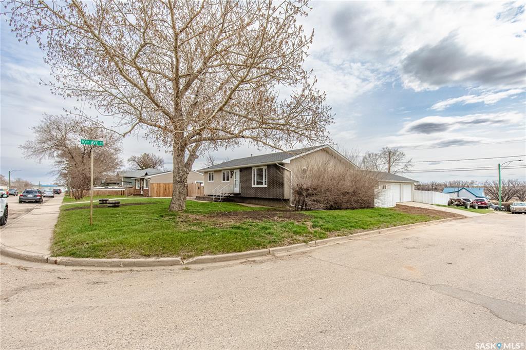 Fourth View of 1003 Ominica Street E, Hillcrest MJ, Moose Jaw, Saskatchewan, S6H 0J4