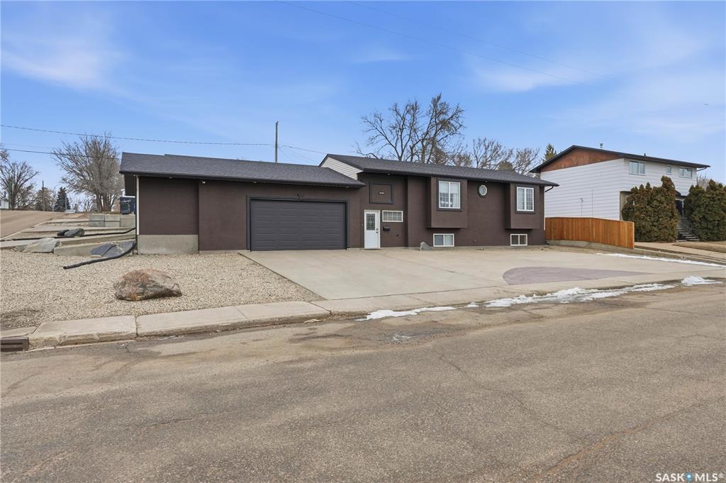 Second View of 1068 Athabasca Street W, Palliser, Moose Jaw, Saskatchewan, S6H 2E6