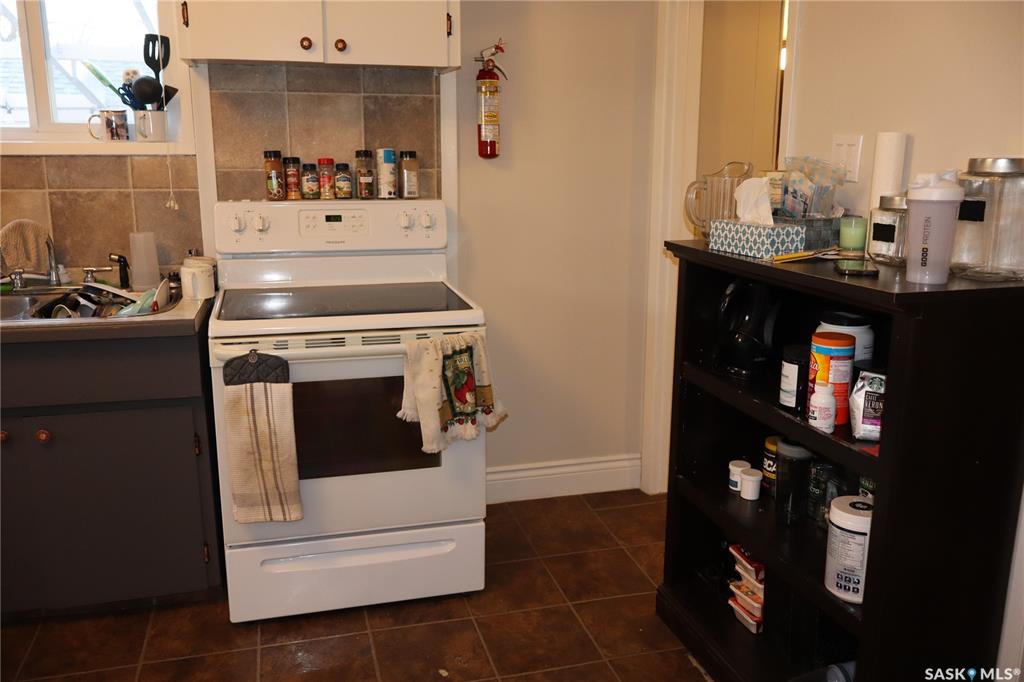 Fourth View of 203 5th Avenue W, Assiniboia, Saskatchewan, S0H 0B0