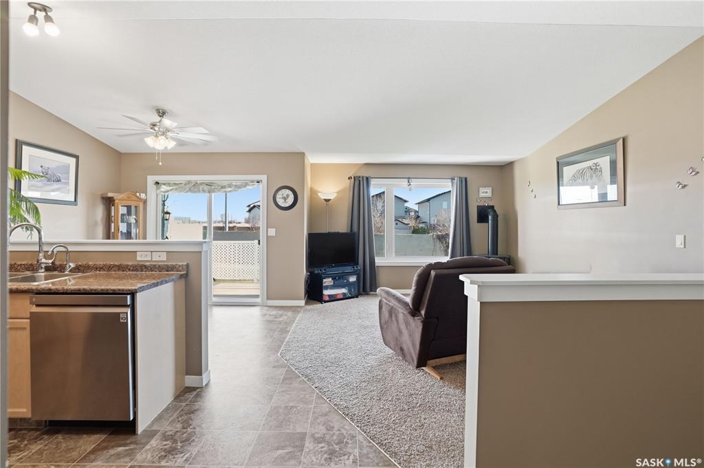 Fifth View of 4101 Preston Crescent #19, Lakeridge Addition, Regina, Saskatchewan, S4X 0G3