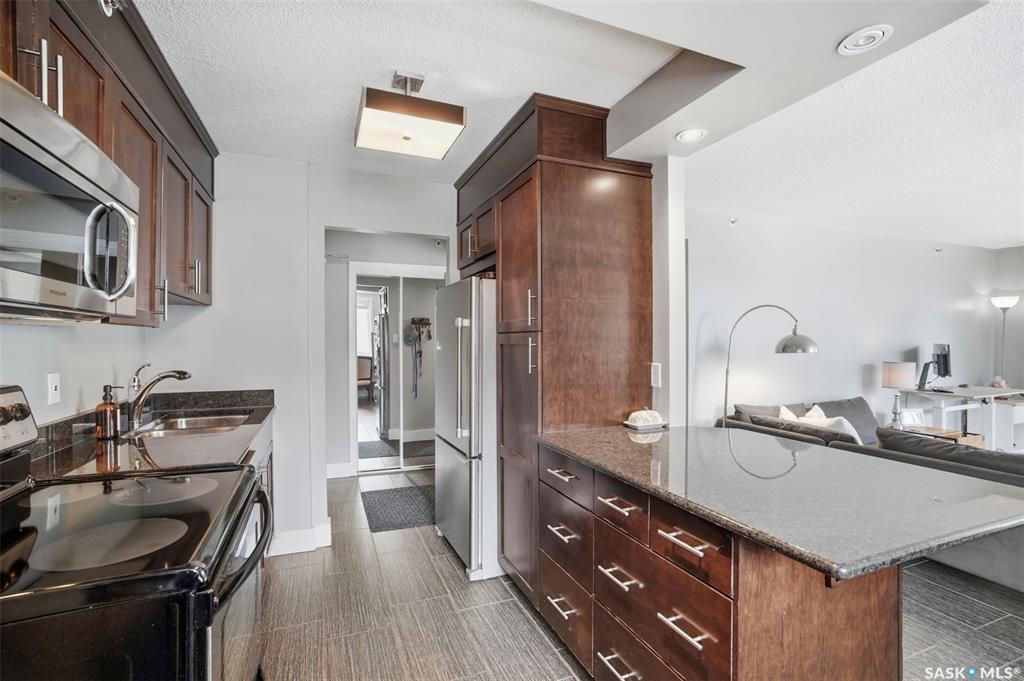 Third View of 320 5th Avenue N #302, Central Business District, Saskatoon, Saskatchewan, S7K 2P5